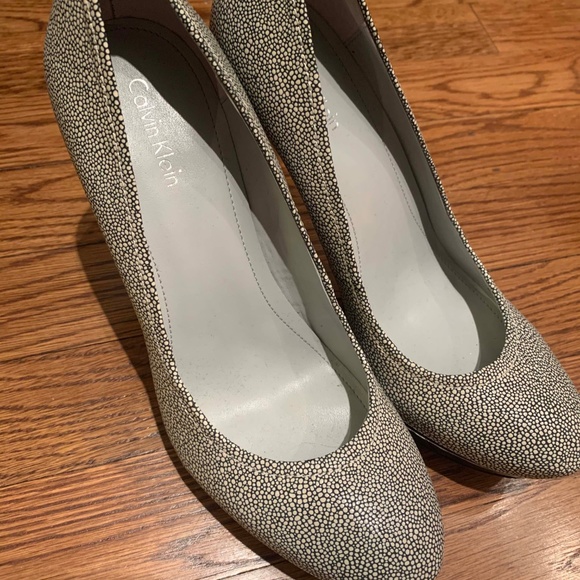 Calvin Klein Leather Kendall Pumps, Stingray - NWT - Picture 4 of 8
